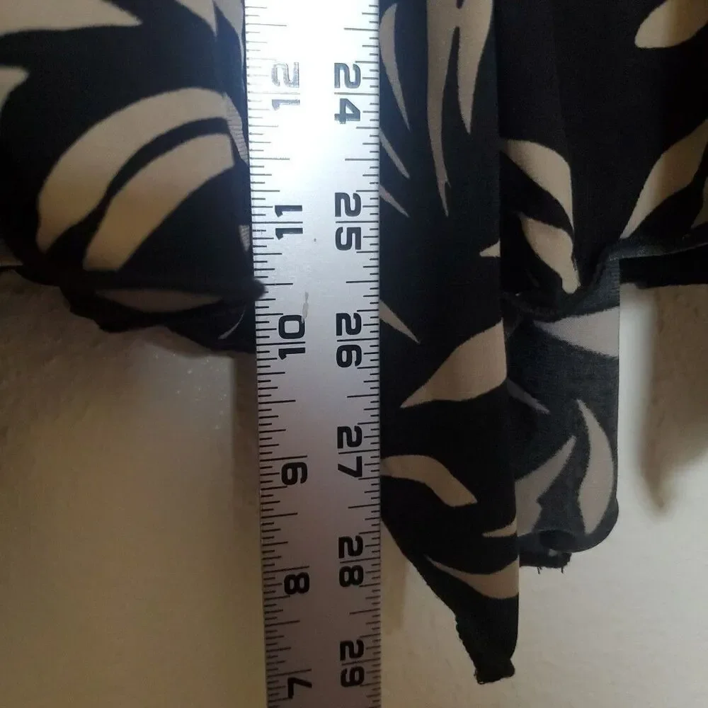 Chicos 3 Midi Skirt Leaves All Over Womens XL Black Assymetric Edges Chico's XL